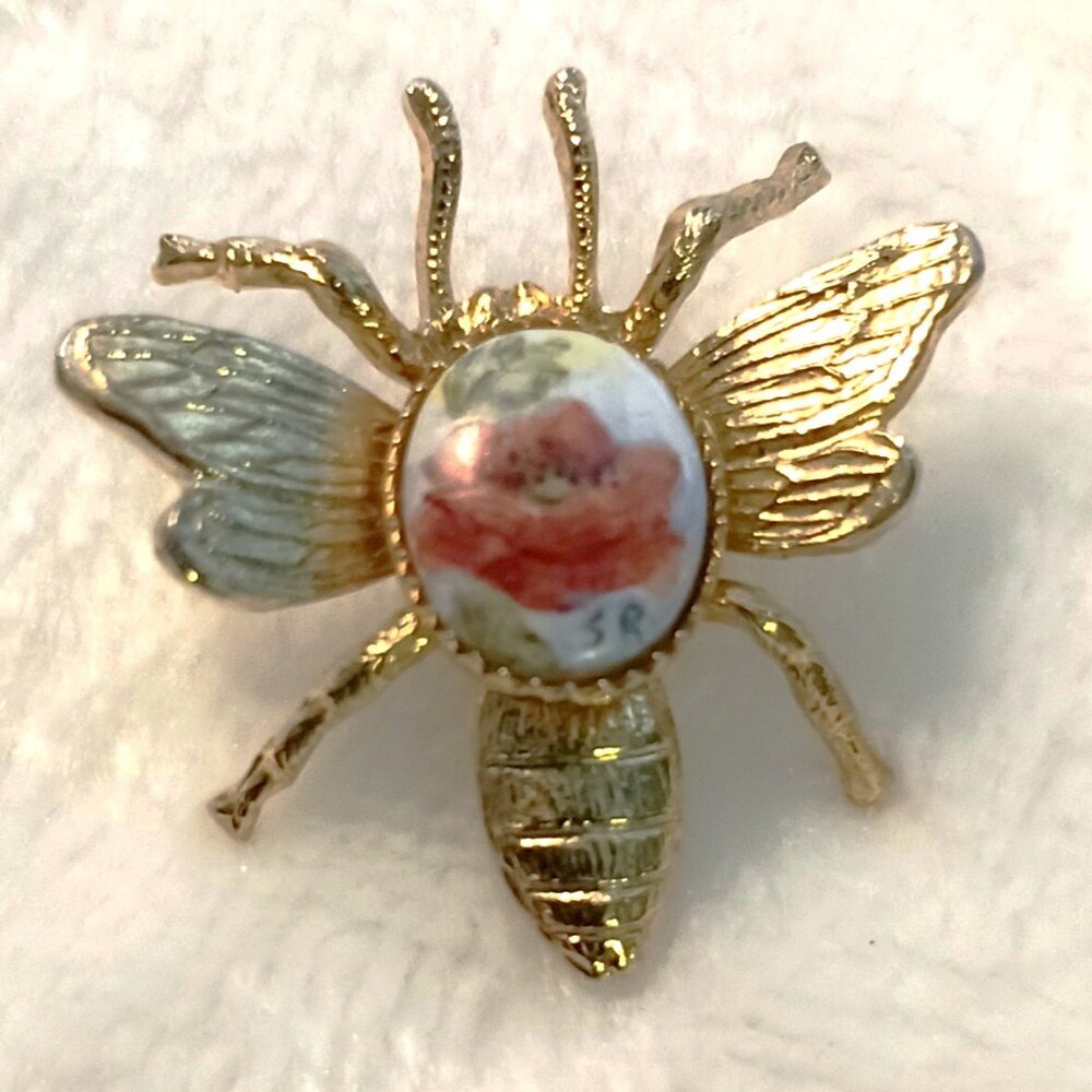 Vintage Gold Tone Bee Brooch Pin Hand-Painted Flower Body Initialed 1" Whimsical - Picture 6 of 10